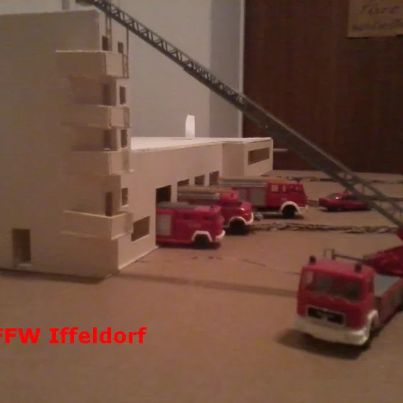 2013_Feuerwehrhaus_auen_Fahrzeuge2.jpg